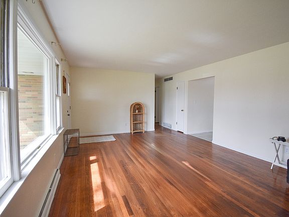 4th image of 2116 W 57th Pl
