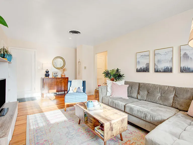 525 N Jackson St #305 — Photo 3