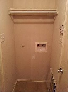 3rd image of 905 Honey Locust Ln