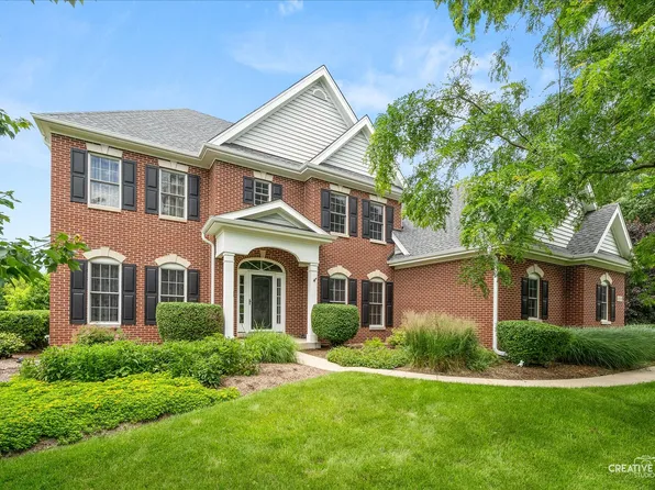 40W850 Stonecrest Dr, Elgin, IL 60124