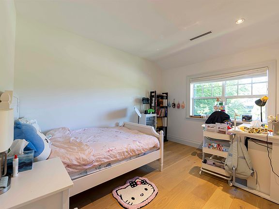 5th image of 1310 W King Edward Ave #2
