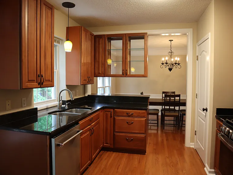 4905 Bridgewood Dr — Photo 4