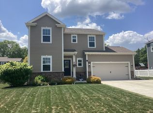 1095 S Elm Grove Rd, Brookfield, WI 53005