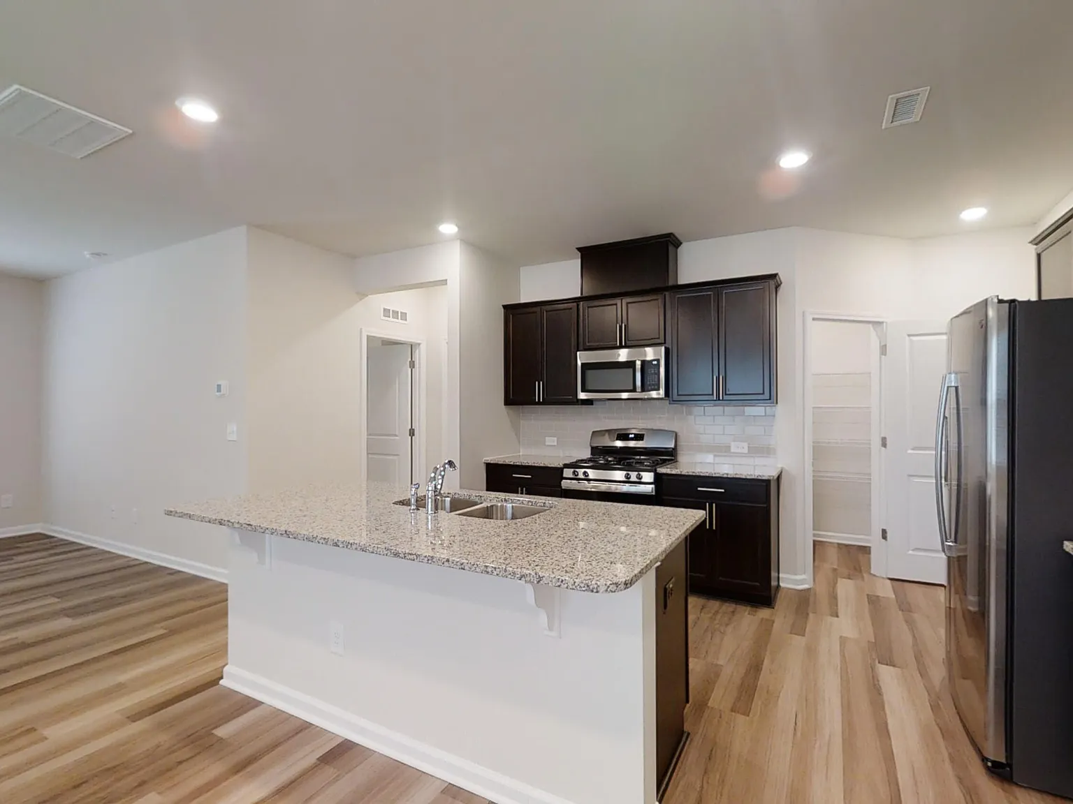 4 bed, 3.0 bath, $2,450 — Photo 4