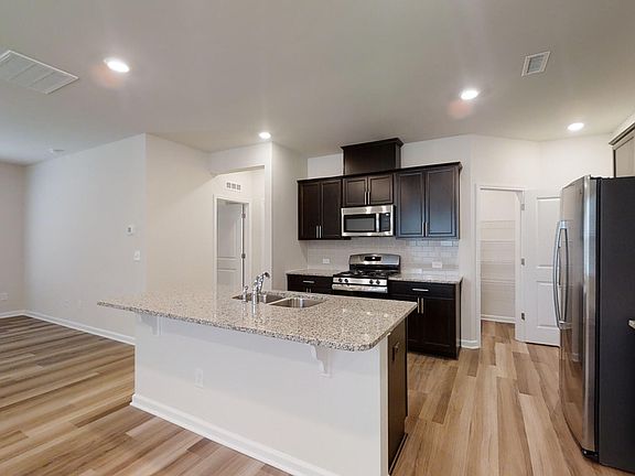 4th image of 103 Silver Fir Ln