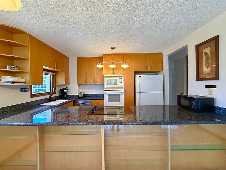 400 Hobron Ln #901 — Photo 4