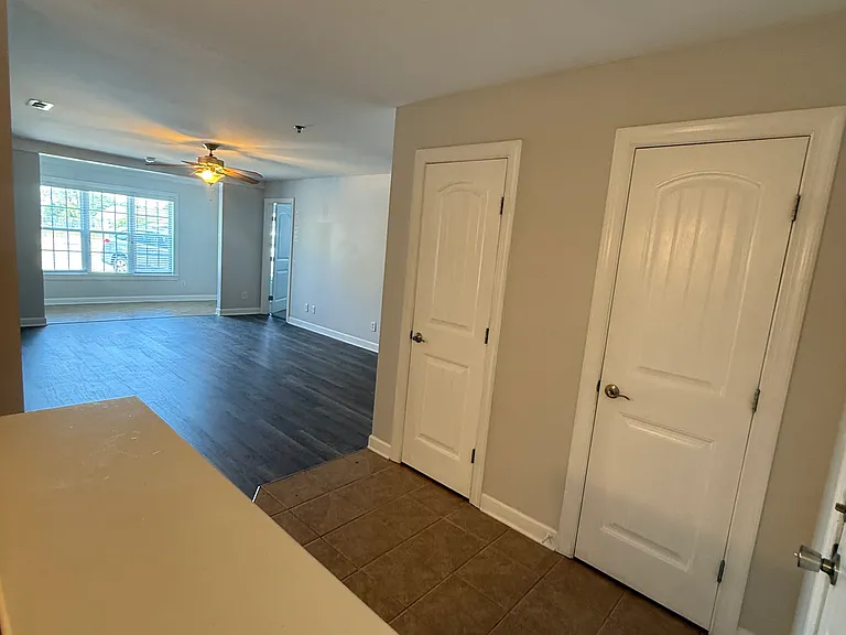 142 N Hines St — Photo 29