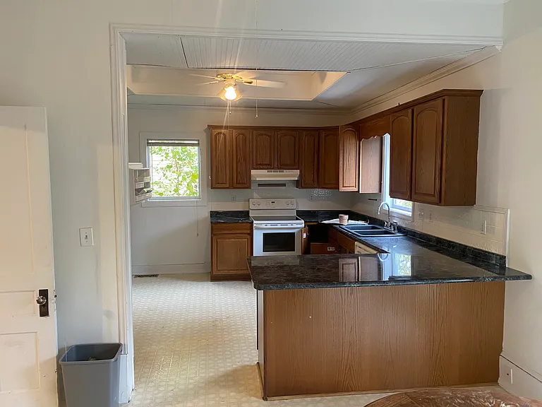 205 N Spring St #B — Photo 9