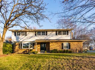 6S465 Sussex Rd, Naperville, IL 60540