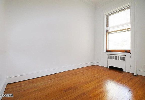 3rd image of 318 W 104th St APT 4
