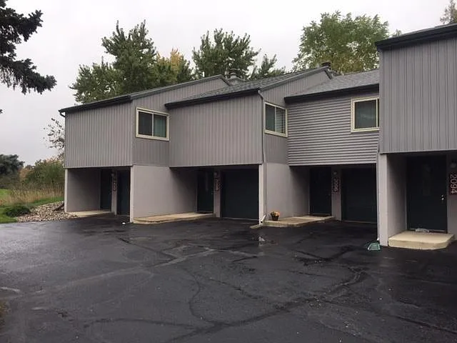 2094 Fox Hollow Dr — Photo 1