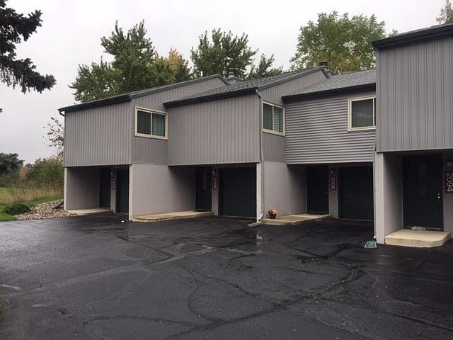1st image of 2100 Fox Hollow Dr
