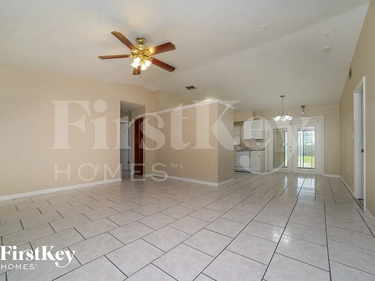 571 Degroodt Rd SW — Photo 3
