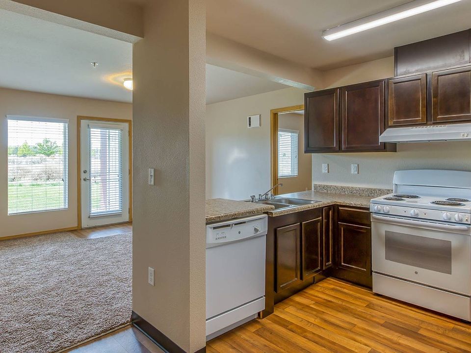 Kitchen & Open Floor Plan