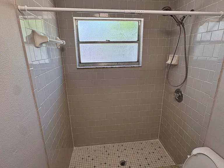 7504 N Thatcher Ave — Photo 23