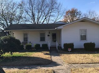 305 SW 6th St, Fairfield, IL 62837
