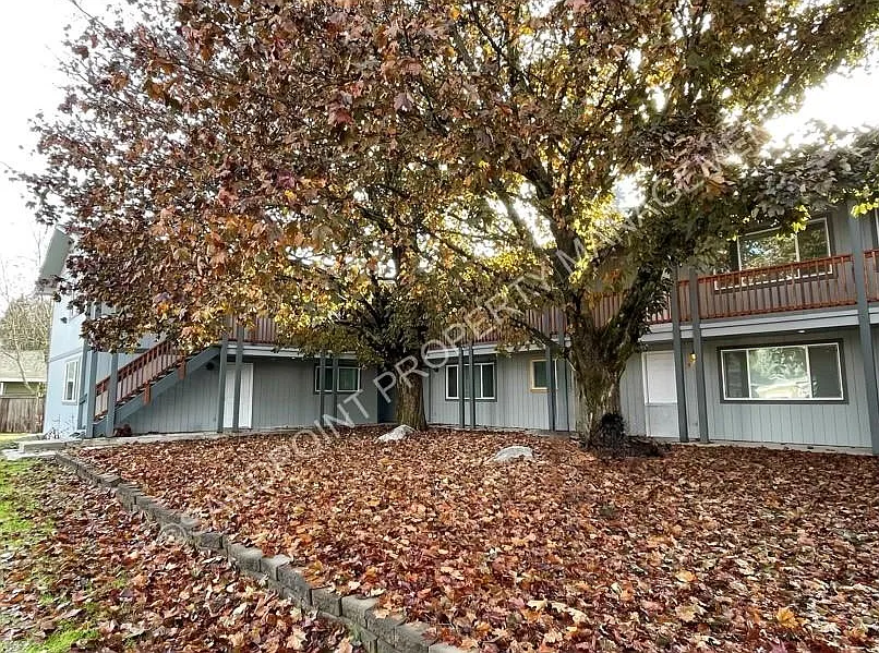 2 bed, 900 sqft, $1,100 — Photo 1