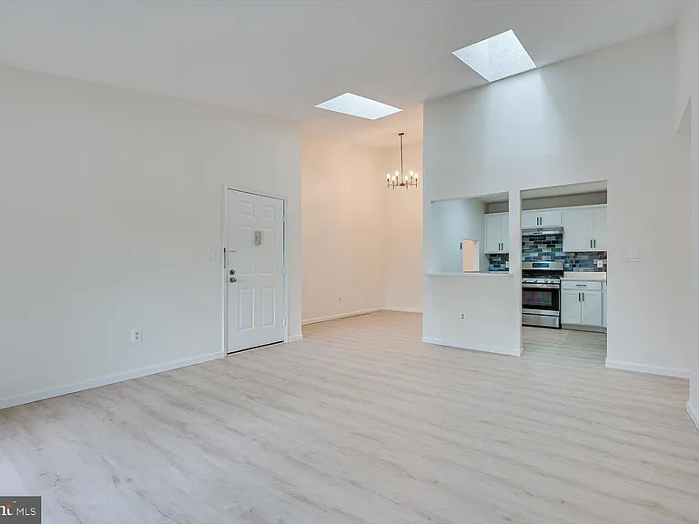 64 Taylor Dr — Photo 8