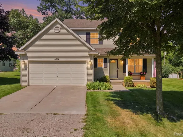 3214 Greenwood Dr, Rochester Hills, MI 48309