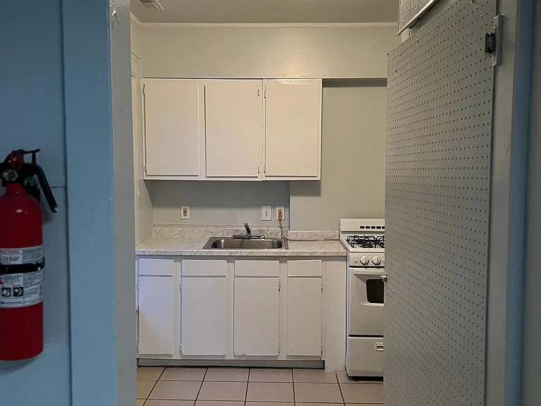 139 Davis St #1 — Photo 3