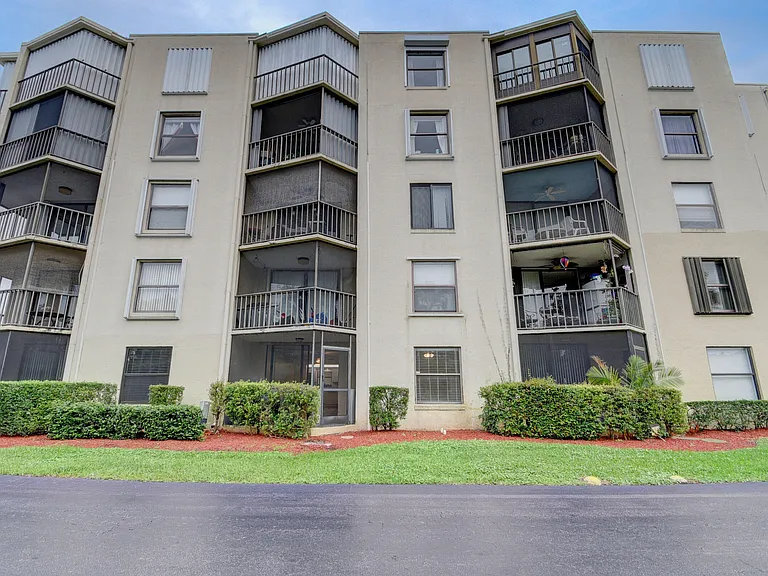 890 N Federal Hwy #103 — Photo 45