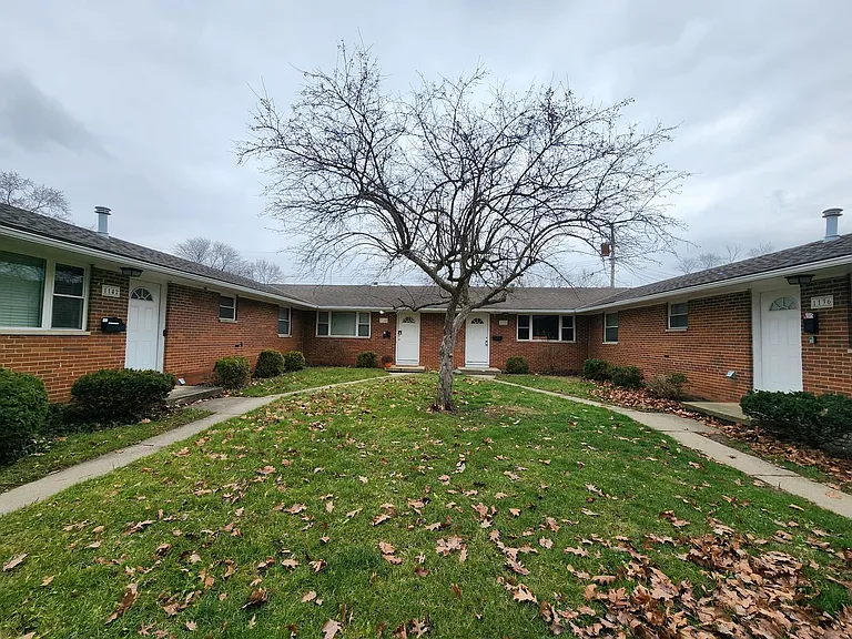 1140 Eastfield Rd — Photo 2