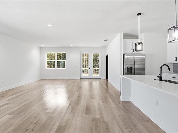 4th image of 3926 SW 133rd Loop