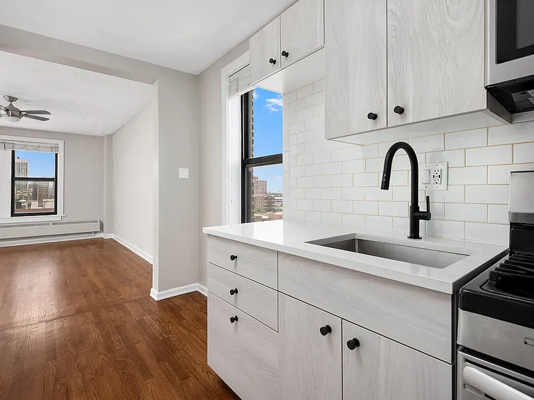 Reside at Belmont Harbor — Photo 10
