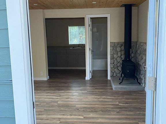 4th image of 54760 Fern Dr #B