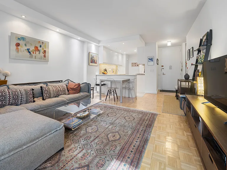 255 E 49th St #6A — Photo 3