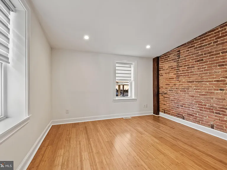 412 E Lanvale St — Photo 15