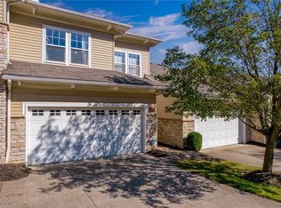 281 Crescent Ridge Dr, Seven Hills, OH 44131