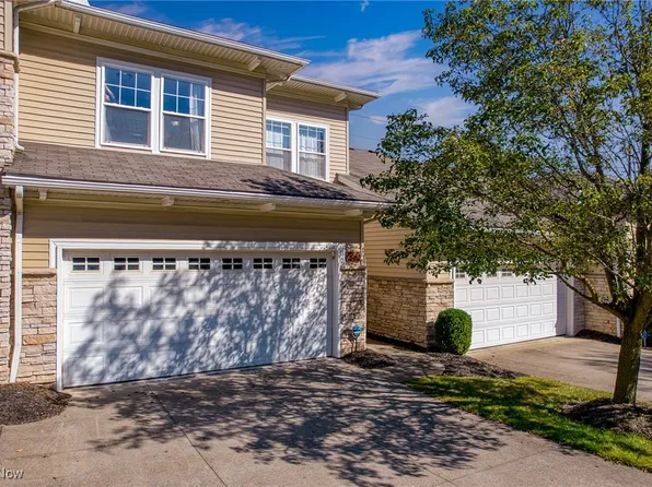 281 Crescent Ridge Dr, Seven Hills, OH 44131