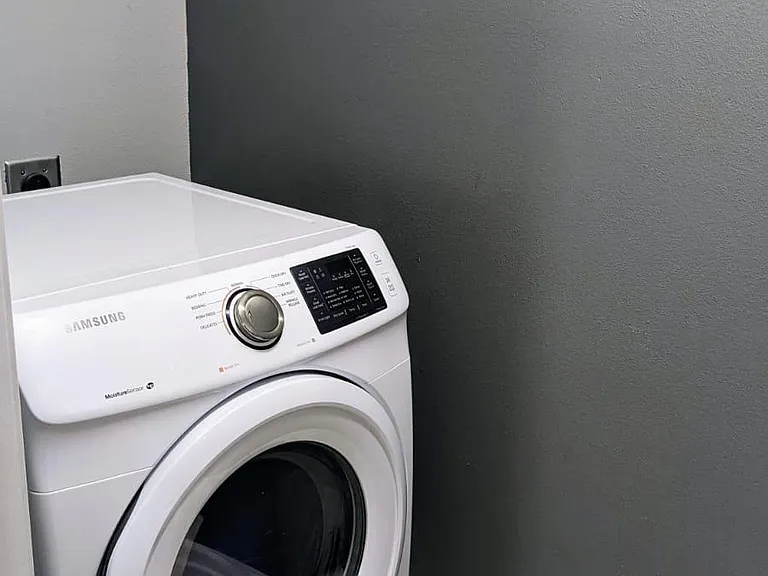 Washer & dryer included