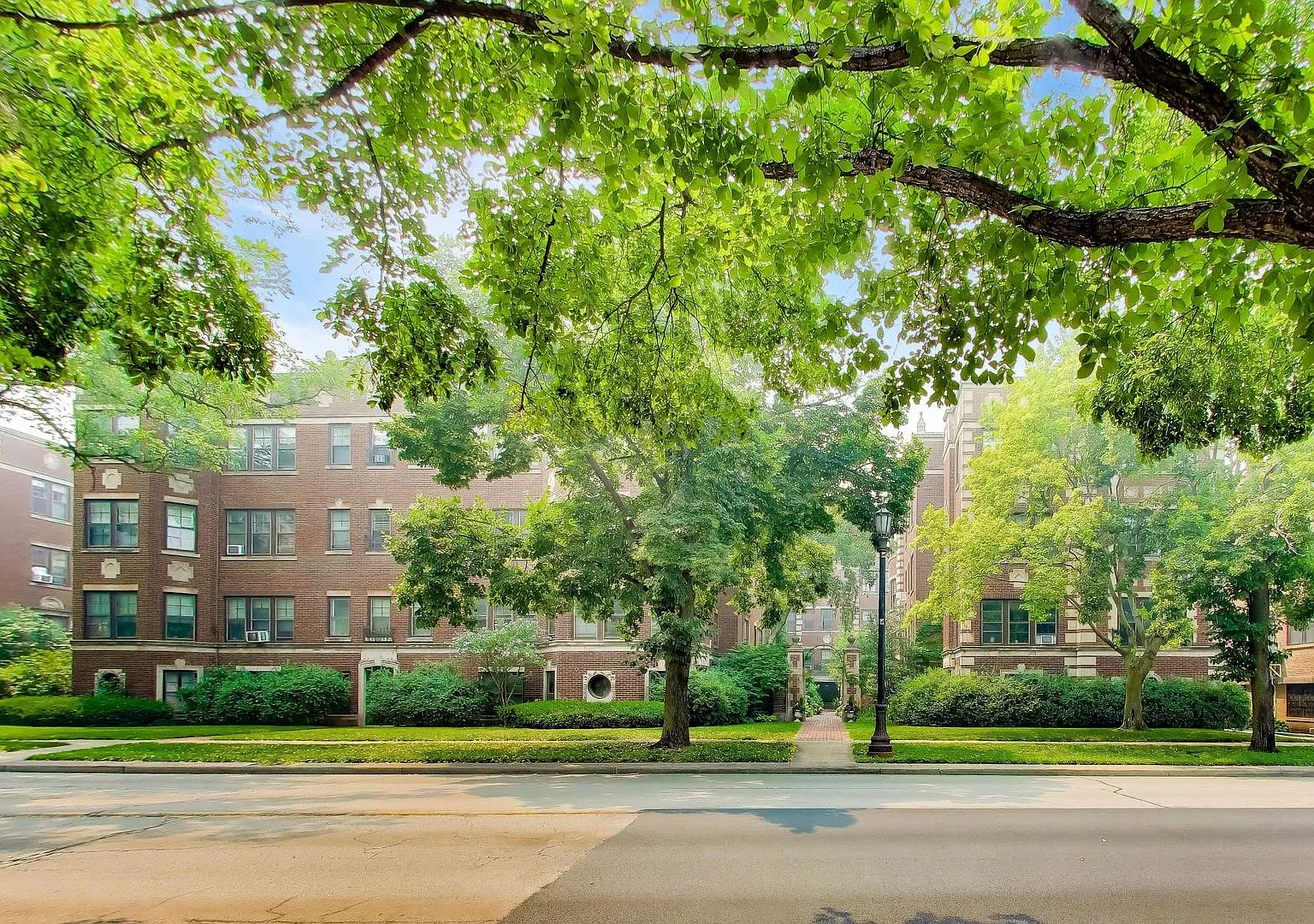 1 bed, 851 sqft, $1,700 — Photo 3