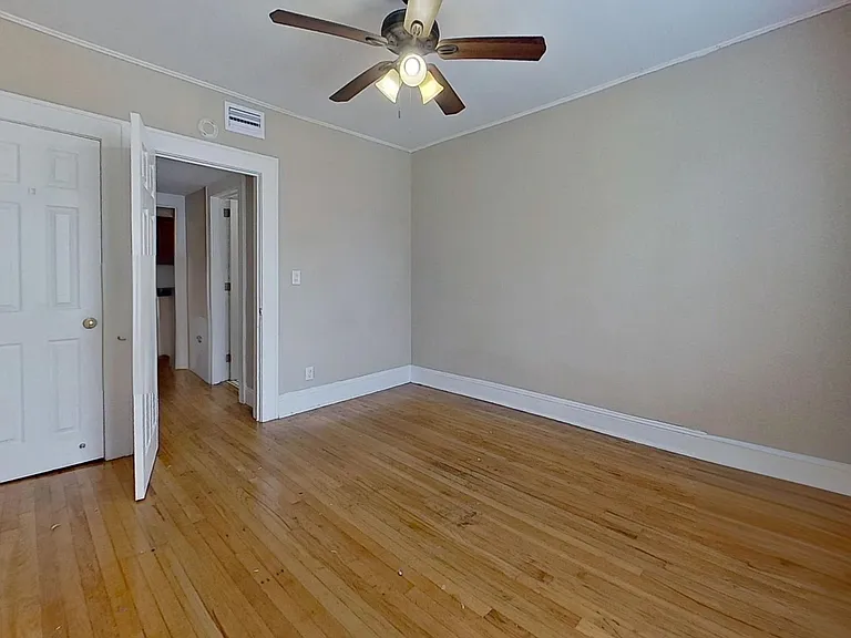 2619 College St — Photo 8