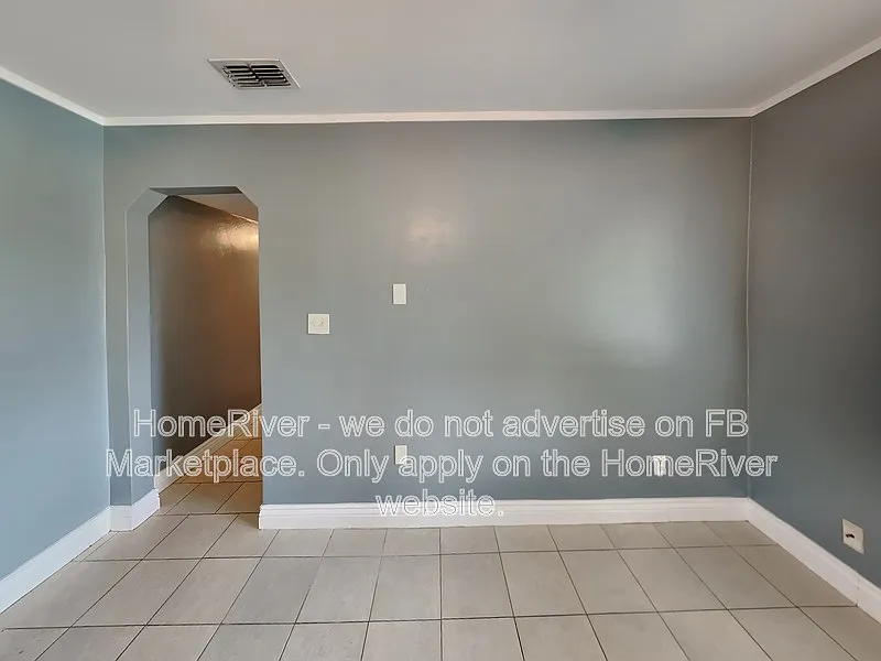 3 bed, 1.0 bath, 912 sqft, $1,495 — Photo 2