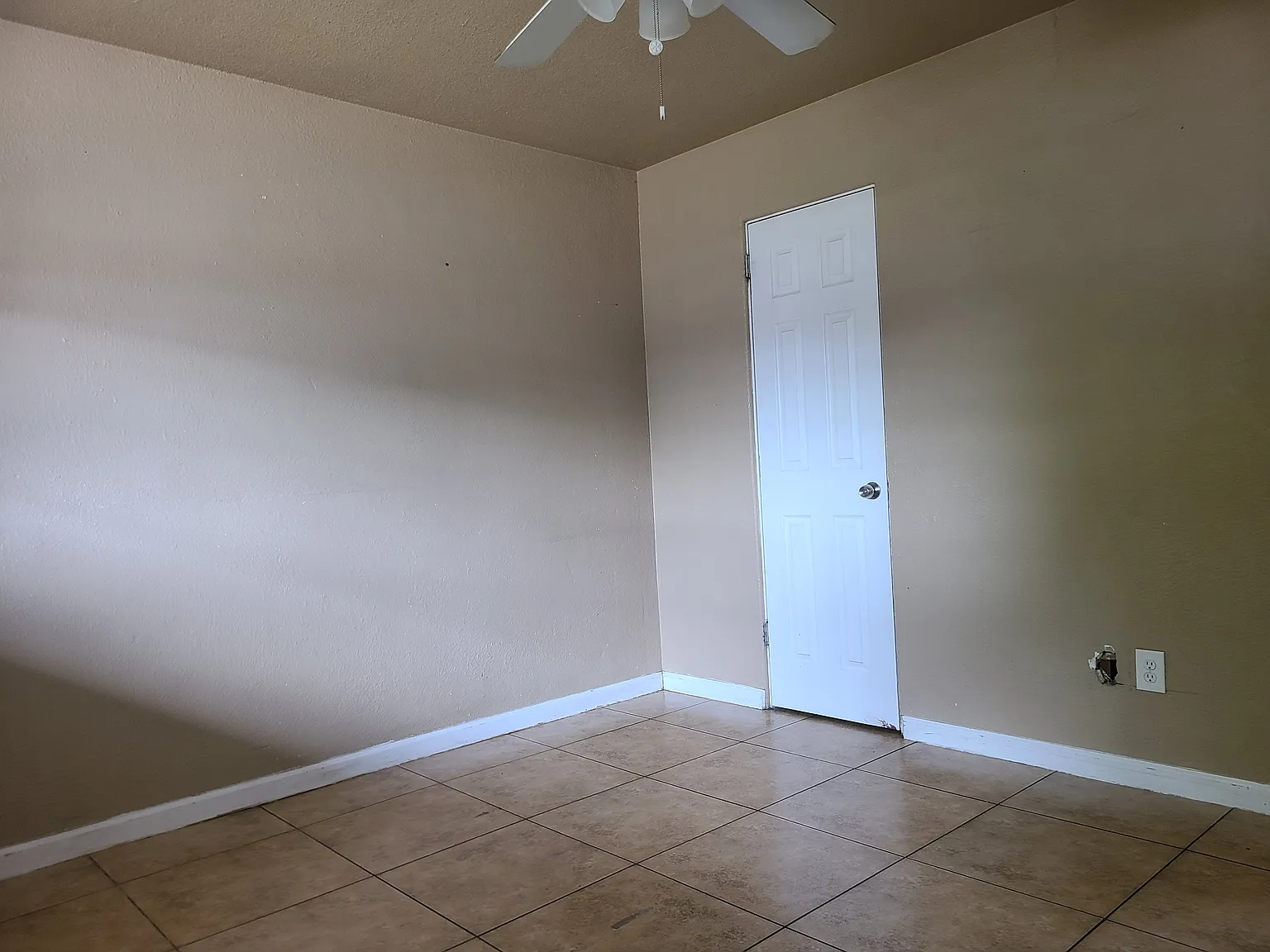 3402 E Willetta St — Photo 3