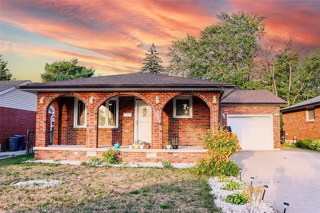 3 bed, $2,799 — Photo 1