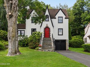 68 Valleywood Rd, Cos Cob, CT 06807