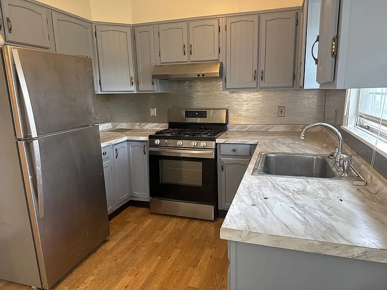 139 E Broad St — Photo 7