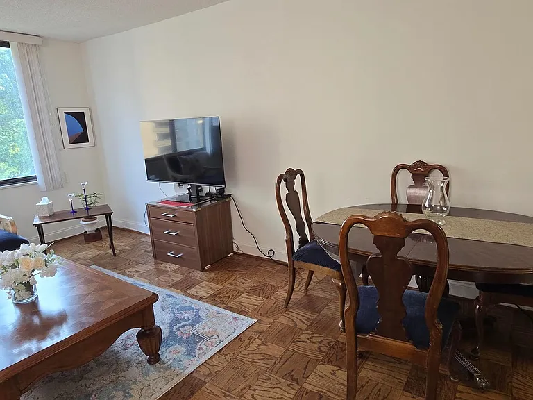 5225 Pooks Hill Rd #703N — Photo 2