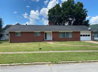 221 Clinchfield Ave, Erwin, TN 37650