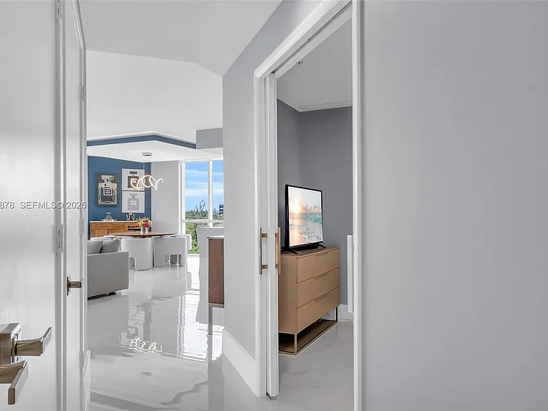 17111 Biscayne Blvd #602 — Photo 31