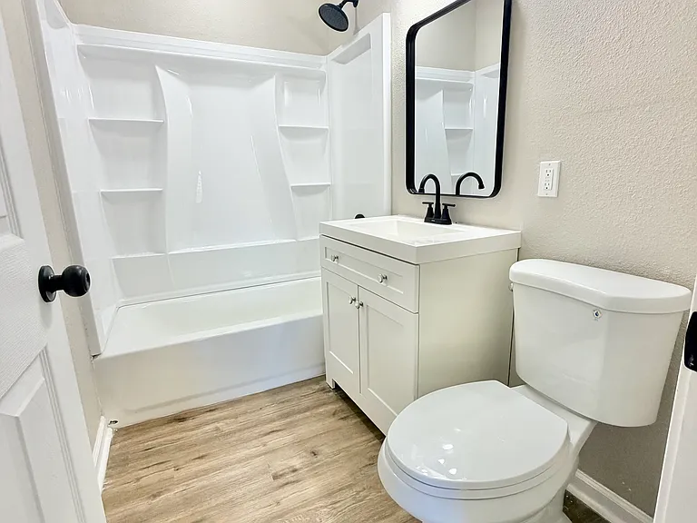318 Uvalde St — Photo 12