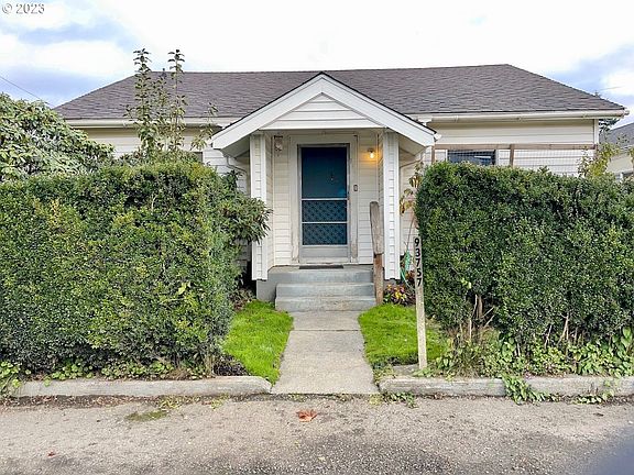 2nd image of 93757 Newport Ln