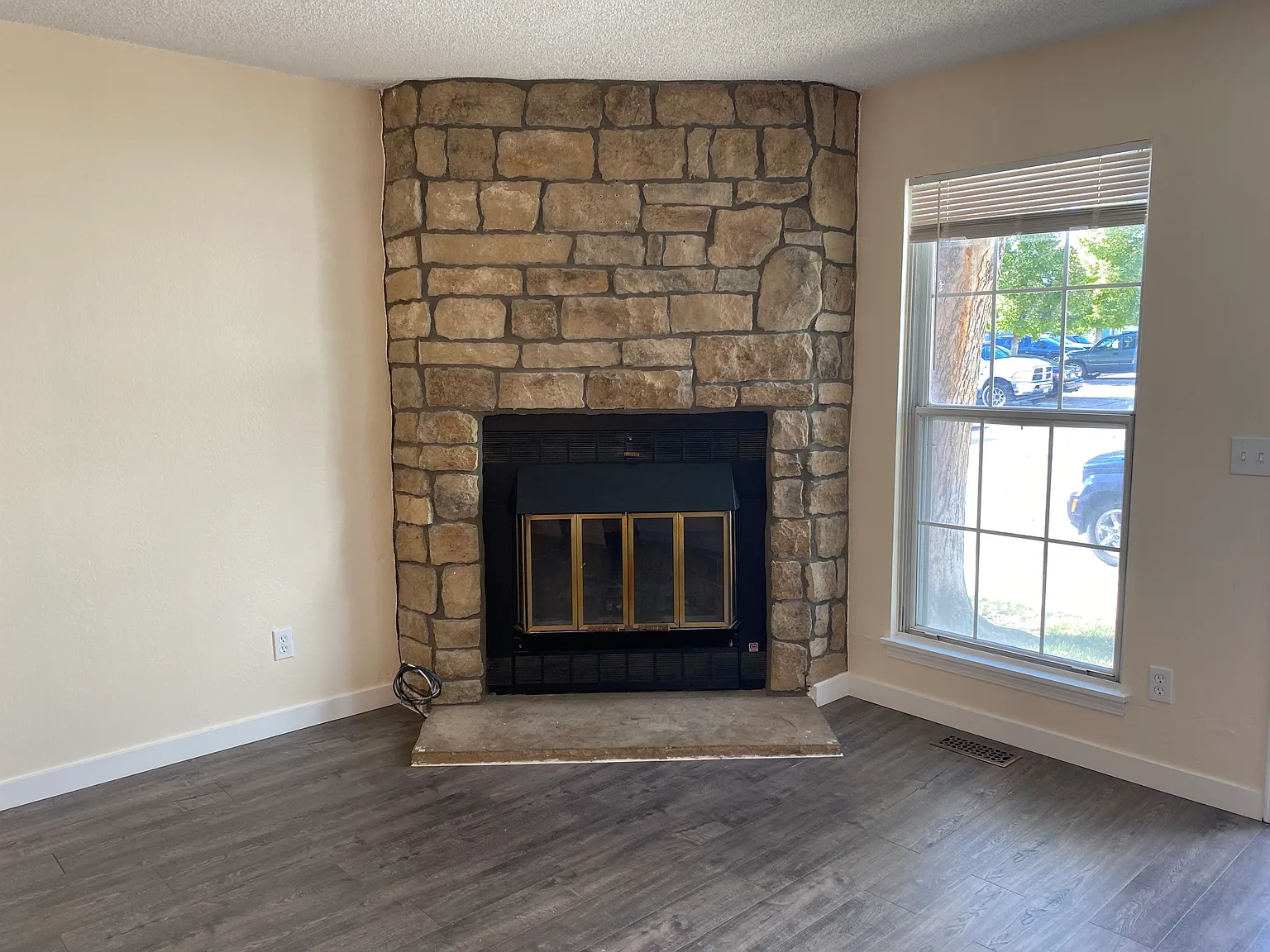 2 bed, 870 sqft, $1,900 — Photo 3