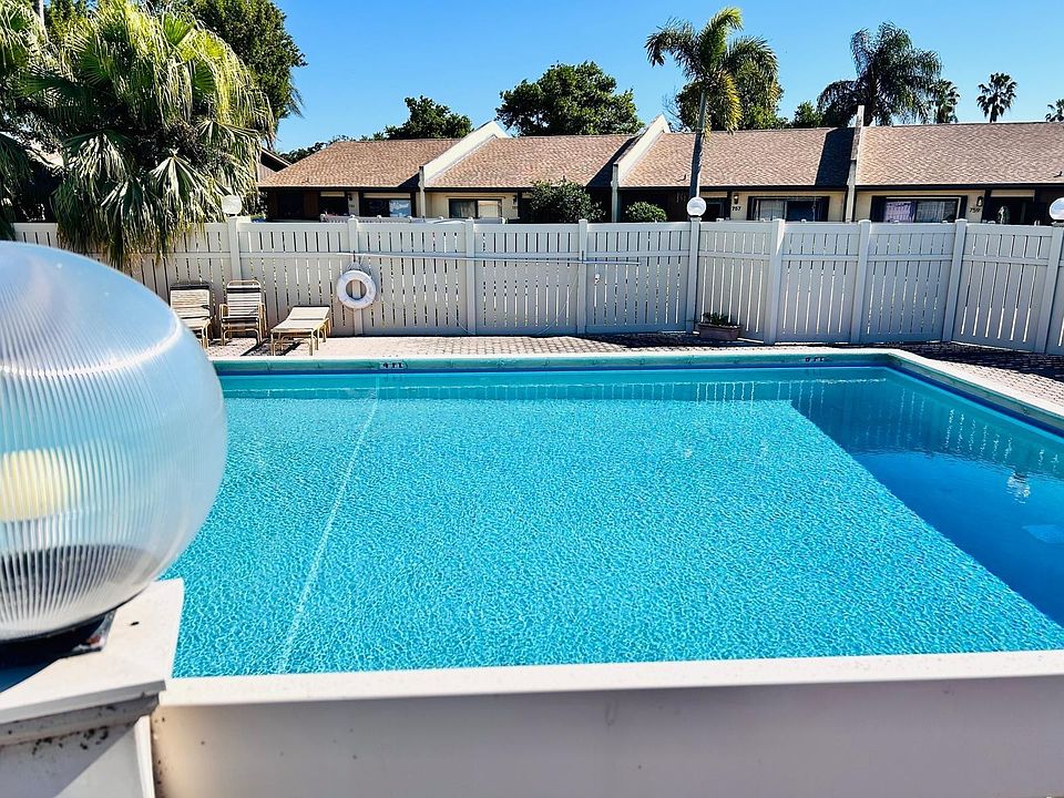 1st image of 751 Banks Road