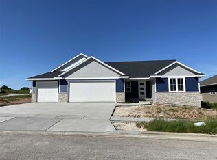 3348 Largo Ridge Dr, Green Bay, WI 54311