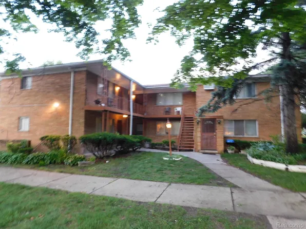 18742 Schoolcraft, Detroit, MI 48223